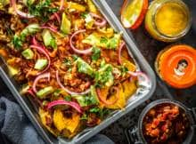 Koken met La Morena: wat smaakt er beter dan nacho's? Nacho's met pulled pork natuurlijk! Het vlees gaar je in taco al pastor kruidenpasta en serveer je vervolgens op een bedje van nacho's. Maak het af met avocado en salsa en het feest is compleet.