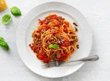 Koken met Bonduelle: je favoriete pastasaus krijgt een vega make-over... 'bolognese' met linzen. Lekker met spaghetti en razendsnel op tafel. Smullen maar!