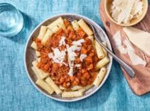 Pastasaus met gehakt, maar dan uit de slowcooker. Net als bolognese gemaakt met wortel, bleekselderij en tomatenpuree. Met venkel als extra smaakmaker.