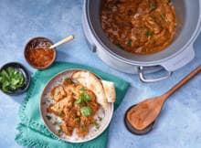 Masala, gember en fenegriek... Je proeft het allemaal in deze fluweelzachte butter chicken uit de slowcooker. Lekker met naan of rijst.