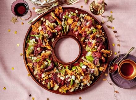 Carpacciokrans met stoofpeer en parmezaancracker recept - Allerhande ...