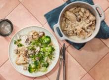 Een heerlijke maaltijd voor doordeweeks of als hoofdgerecht van je diner voor twee: kippendij in romige champignonsaus met gekookte broccoli. Garneer met Parmezaanse kaas. Keto én in een halfuurtje klaar. Wat wil je nog meer?