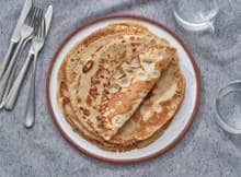 Zelf boekweitpannenkoeken maken als ontbijt? Dat doe je met dit recept met eieren, melk en meel. In een halfuurtje staan zo 8 pannenkoeken op tafel. Beleggen maar!