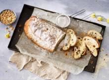 Zelf een paasbrood maken: met dit handige verspakket heb je het grootste deel al afgemeten klaar staan en de overige benodigdheden heb je waarschijnlijk al in huis. Dat wordt een fijn Pasen!