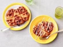 Wat krijg je als je een kaneelbroodje en een wafel mixt? Juist, kaneelbroodwafels! Deze combinatie is zo lekker, dat moet je proberen.