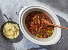 Stoofvlees + slowcooker... Die zijn voor elkaar gemaakt! 's Ochtends al je ingrediënten er in en 's avonds heb je maaltje klaarstaan. Handig!