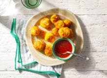 Geen viskoekjes, maar borrelballetjes! Kabeljauw combineert uitstekend met gember, citroengras en een rood pepertje. Die passen mooi op de borrelplank!