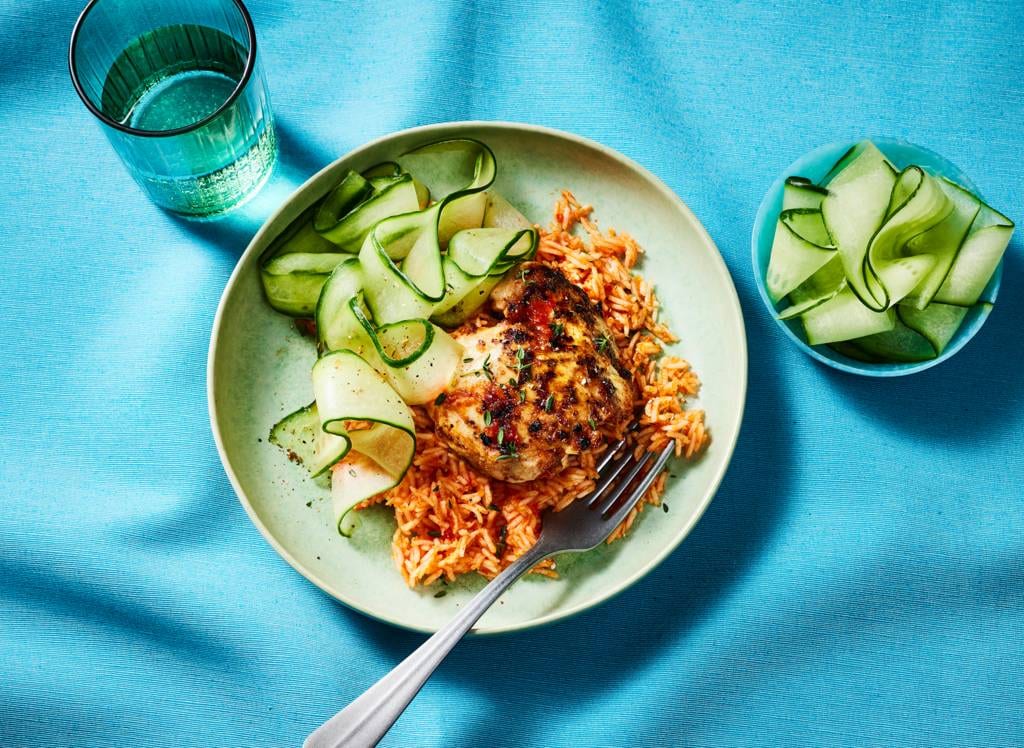 Tomatenrijst Met Kip Van De Bbq En Komkommersalade Recept - Allerhande ...