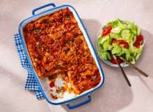 Handig: de voorgesneden groenten en saus zorgen ervoor dat deze lasagne al met een kwartier de oven in kan. 