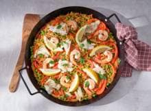 Fideuà: paella maar dan met pasta in plaats van rijst. Dit Spaanse zeevruchten gerecht ontstond naar verhaal rond 1900. Op de planning stond paella, maar de rijst was op. Gelukkig bleek deze variant met pasta net zo’n succes te zijn!