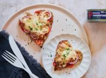 Koken met Princes: Even geen inspiratie voor de lunch, probeer dan eens pittige tonijn met gesmolten kaas op een hart van brood. Een heerlijke variatie op de standaard broodlunch. Daarnaast is de tonijn ook nog eens duurzaam gevangen.
