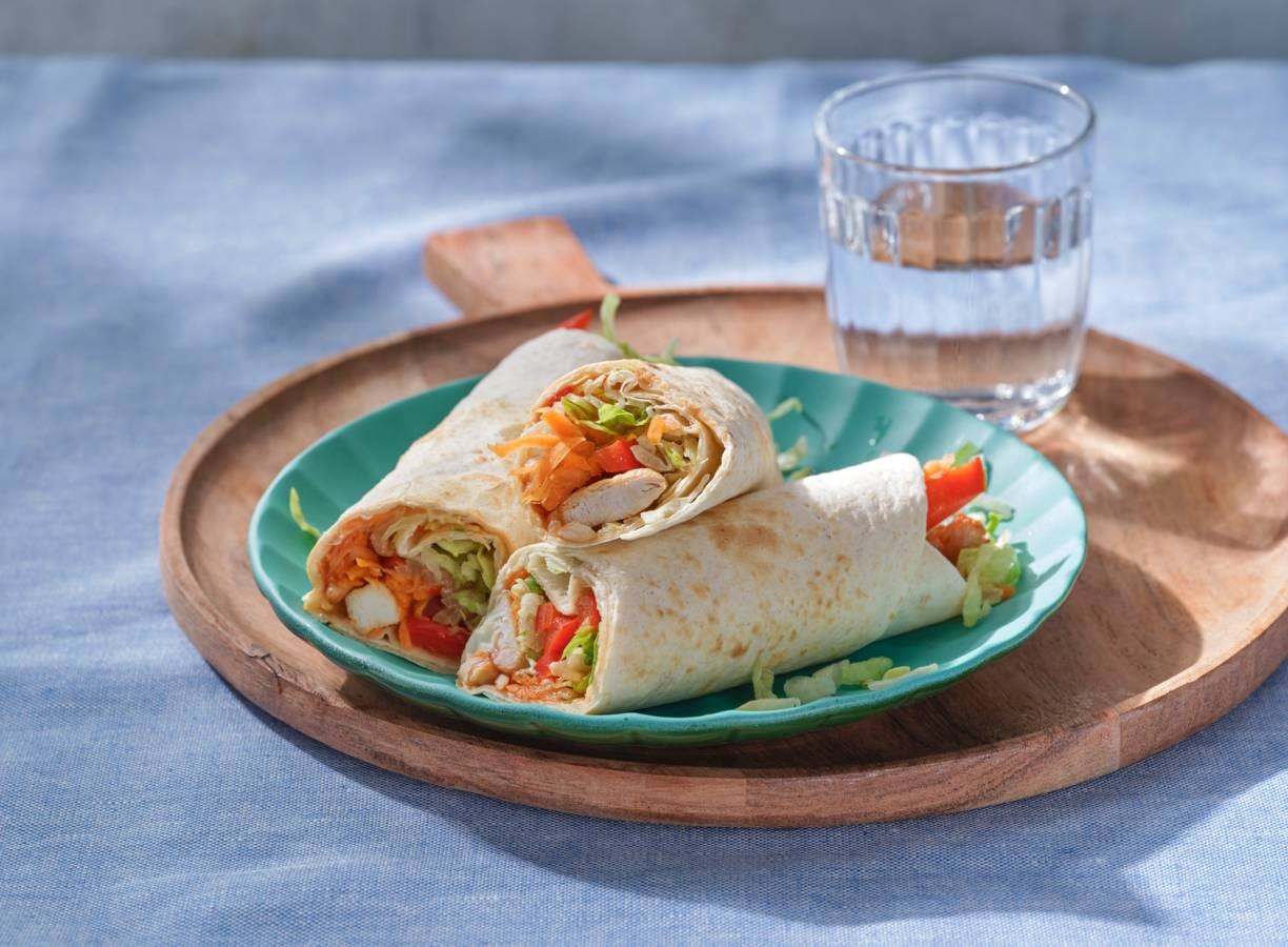 Wraps Met Kip Paprika En Ijsbergsla Recept Allerhande Albert Heijn