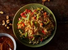 Koken met Conimex: Nog wortel over? Probeer eens nasi goreng met gewokte wortel en komkommer! 