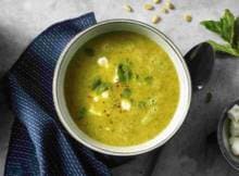 Koken met Maggi: Een heerlijke broccolisoep met munt en geitenkaas. Lekker als lunch of makkelijke maaltijd!