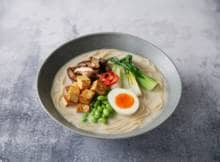 Koken met MENRAKU: Beleef de restaurantkwaliteit van romige vegetarische 'Tonkotsu' ramen, gemaakt in je eigen keuken! 
