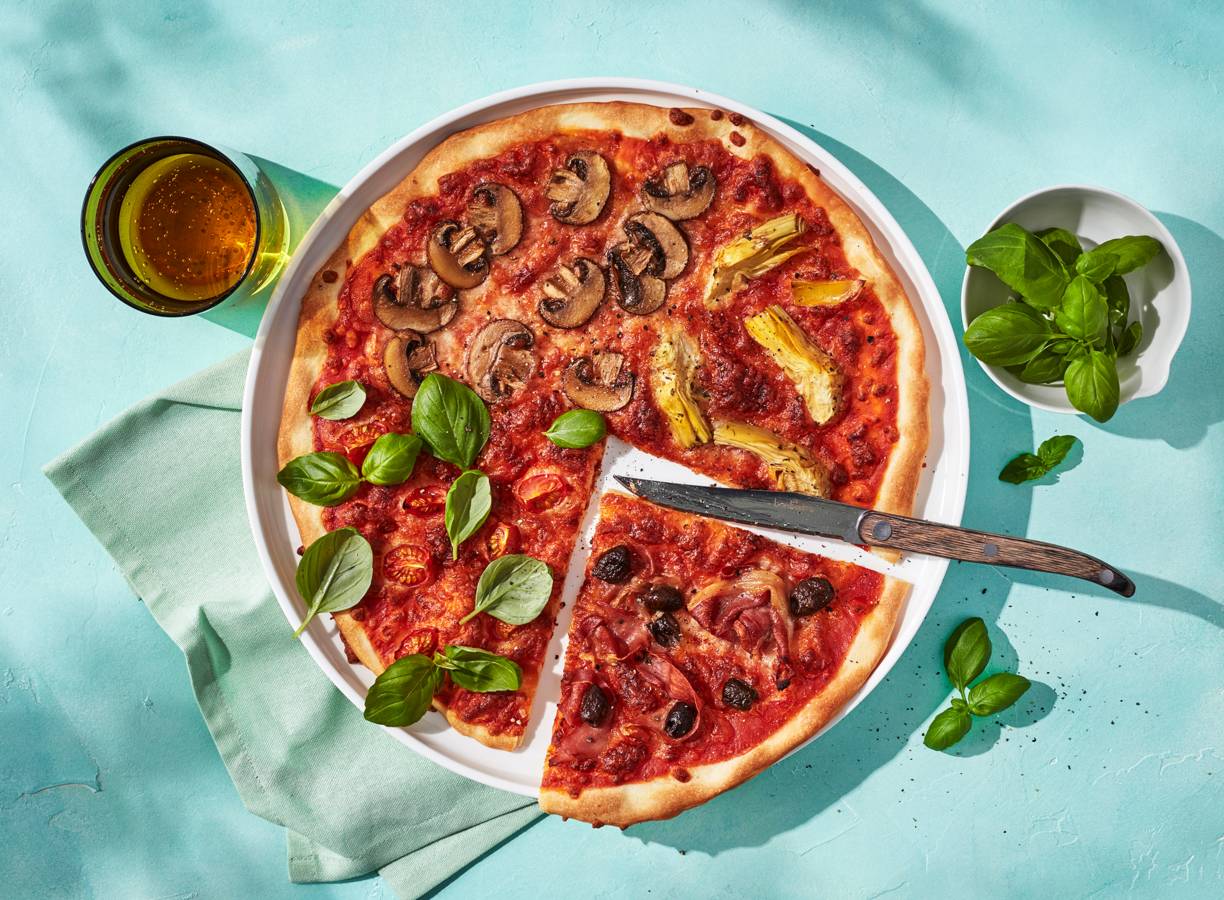 Pizza met kip-chorizoballetjes recept - Allerhande | Albert Heijn