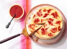 Cheesecake met aardbeien-swirl