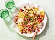 Een romige pasta op tafel zetten? Dan is deze ravioli met tomaten-walnotensaus een goed idee. Je hebt 'm al in een halfuurtje op tafel staan. Da's helemaal top, toch?
