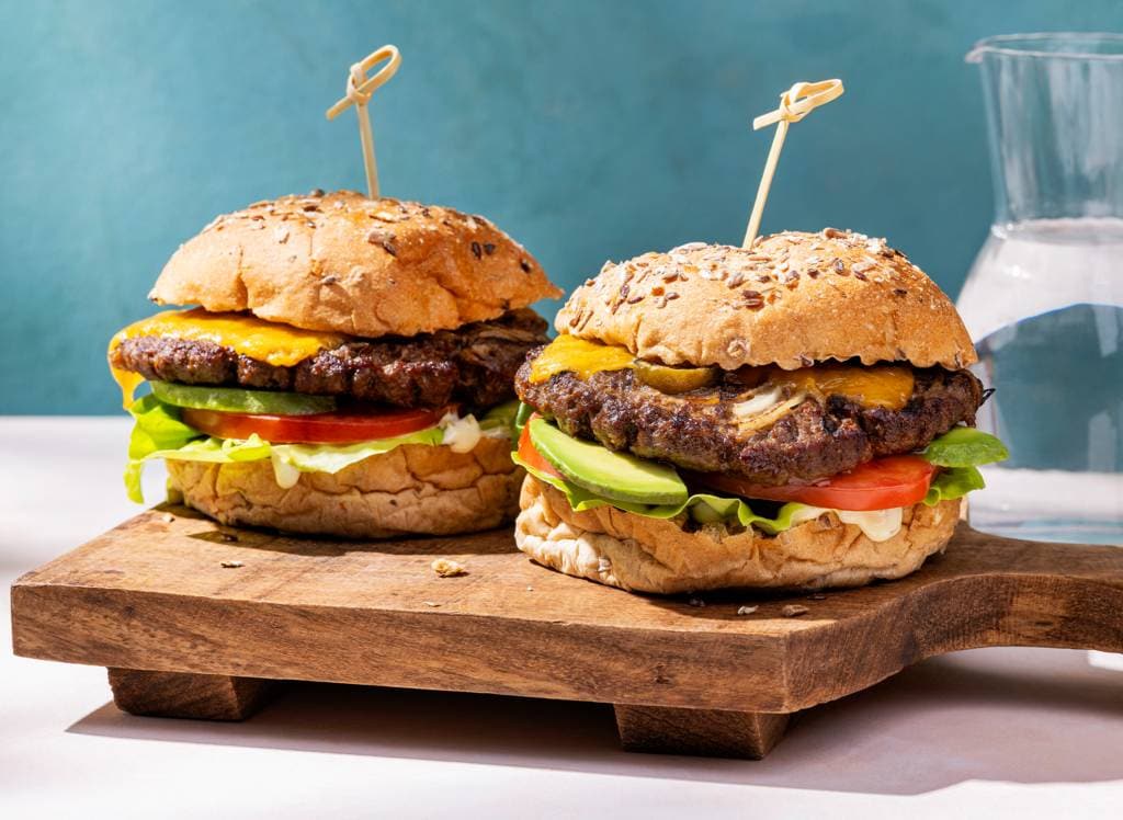 Pittige hamburgers met kaas