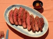 Stap voor stap bavette van de BBQ? Lekker! Ga aan de slag met dit mooie stuk rundvlees. Lekker met een kruidenolie of bijvoorbeeld chimichurri.