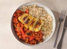 In een handomdraai zet jij een heerlijke gepofte aubergine met kip en rijst op tafel. No waste en helemaal biologisch! 