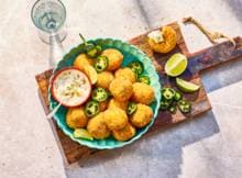 Arancini zijn gefrituurde rijstballetjes, vaak gevuld met ragù of mozzarella. London Loy geeft er een eigen twist aan met jalapeño. Buon appetito!