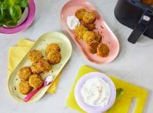 Zijn jouw kids dol op kipnuggets? Probeer dan eens deze gezonde variant met (verstopte) groenten uit de airfryer. Ze blijven 3 dagen goed in een luchtdichte bak in de koelkast, handig voor die drukke momenten!