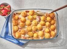 Aan een klassieke witlofschotel hoef je eigenlijk niets meer te doen. Toch zijn deze pommes duchesse on top een gamechanger. Je hebt je ovenschotel al in 10 minuten klaar voor de oven. In de tussentijd maak je als extra groente er een tomatensalade bij.