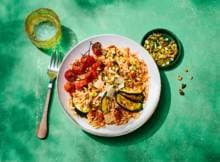 Pasta pesto is altijd een goed idee! Ga een keertje voor rode pesto voor een umami kick. Pistache geeft het nog een extra kick. Probeer maar eens!