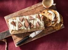 Een paar overrijpe bananen op je fruitschaal? Maak er een bananencake van. Van deze met chocolade lust iedereen wel een plakje (of 2).