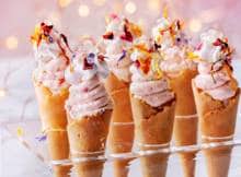 Gevulde hoorntjes met eetbare bloemen