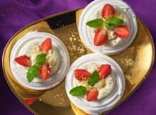 Pavlova met vanille en aardbeien