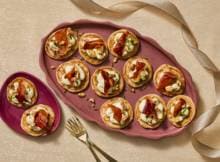 Blini's met whipped ricotta en Parmaham (advertorial)