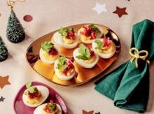 Crispy gevuld eitje met avocado en wasabi