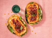 Flammkuchen met kruidensaladeuit de airfryer