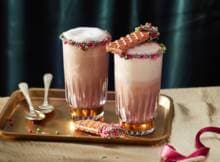 Na een koude winterse dag de lekkerste warme choco ooit maken? Probeer dan deze eens met karamelsmaak. Dat wordt genieten met deze hot chocolate met karamel-mokka!