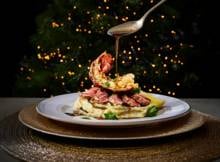 Pak deze kerst uit met een luxe surf & turf: kreeft en wagyu met romige bloemkoolpuree en manchego, Een topcombi van vlees en vis voor een onvergetelijke feestmaaltijd.