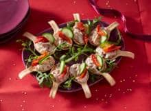 Goede sier maken met de kerstborrel? Deze amuses met tonijn staan zo op tafel en zijn ontzettend smakelijk. Da’s een leuke binnenkomer.