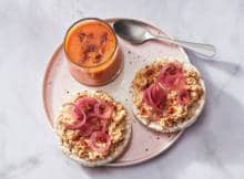 Denk vooruit: gazpacho en rijstwafels met kikkererwtenspread