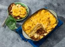 Bloemkool-aardappelovenschotel met gehakt en kaassaus