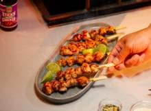 Sticky yakitori spiesjes van Go-Tan (advertentie)