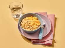 Volkorenmacaroni met bloemkool-wortelsaus van Kindergarden