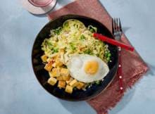Gebakken rijst met spitskool en tofu