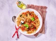 Spaghetti met kipgehaktballetjes in tomatensaus