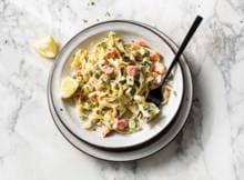 Pasta met zalm, roomkaas en courgette