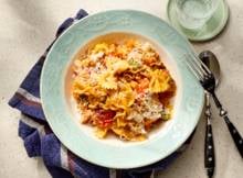 Farfalle met gehakt en tomaten-mascarponesaus